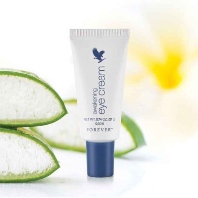 کرم دور چشم فوراور لیوینگ پروداکتس مدل آلوئه ورا Forever awakening eye cream